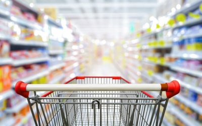 Ένας στους τρεις καταναλωτές επιλέγει τις φθηνότερες μάρκες στα ράφια των super markets