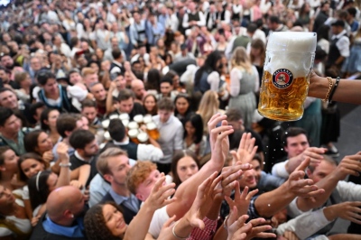Απλησίαστη η... μπύρα στο φετινό Oktoberfest - Τα 15,61 ευρώ αγγίζει η τιμή του λίτρου