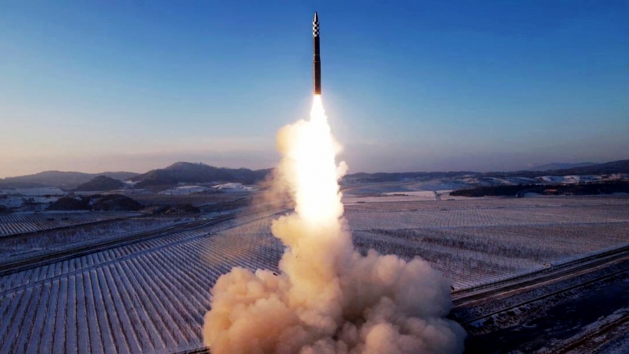 Βαλλιστικός σεισμός τράνταξε τον Ειρηνικό - Η Β.Κορέα εκτόξευσε τον διηπειρωτικό Hwasong-20, έσπειρε τρόμο στους αντιπάλους της