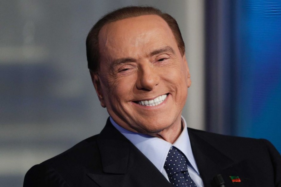 «Είμαι καλά», διαβεβαιώνει ο Silvio Berlusconi