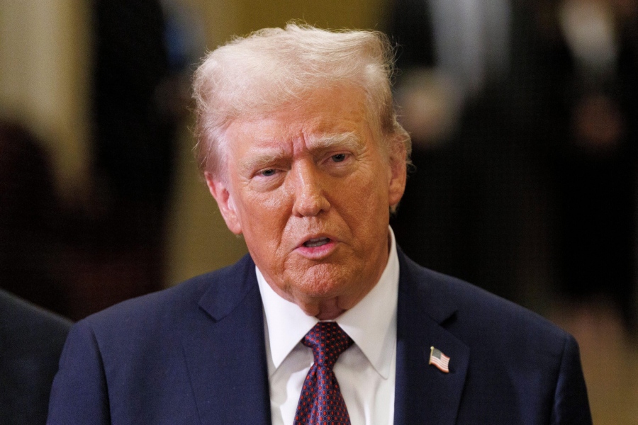 Trump: Οι λαθρομετανάστες καταστρέφουν χώρες εκ των έσω – Η Βρετανία να χρησιμοποιήσει τον στρατό