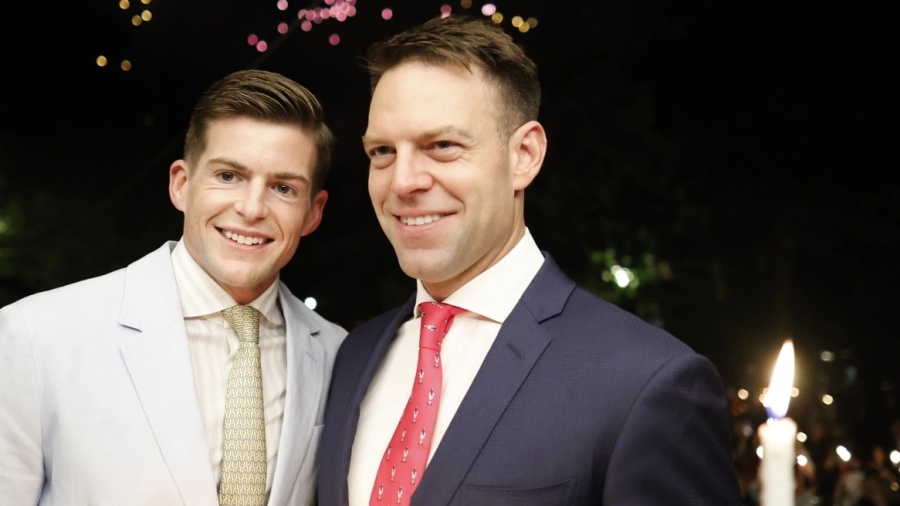 Τον Αύγουστο γάμος γίνεται... Αυτό είναι το προσκλητήριο των Κασσελάκη - Μακμπέθ - Το γλέντι θα διαρκέσει τέσσερις ημέρες