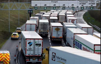 Πρωτοφανές χάος στη Βρετανία - Πλαφόν στις αγορές βασικών αγαθών - Κίνδυνος ελλείψεων σε τρόφιμα - Η Lufthansa μεταφέρει 80 τόνους