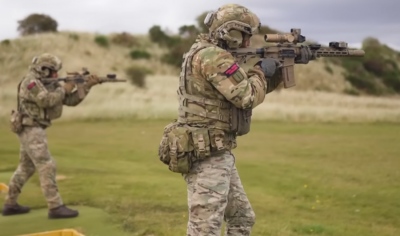 Τυφέκια KAC L403A1 και διόπτρες L900A1 για τους Βασιλικούς Πεζοναύτες