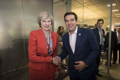 Συγχαρητήρια της May σε Τσίπρα για χρέος και ΠΓΔΜ