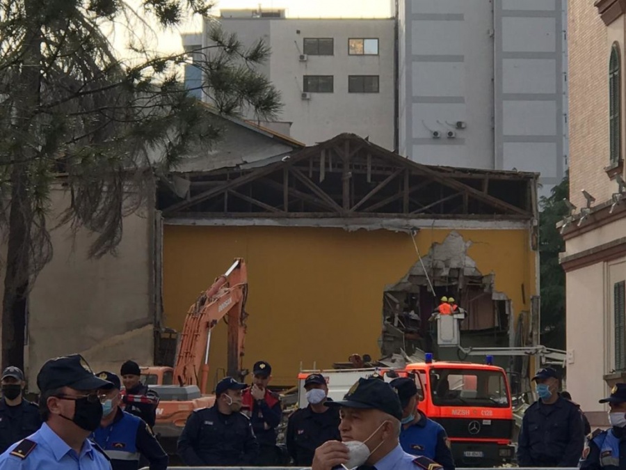 Αλβανία: Επεισόδια στα Τίρανα για την Κατεδάφιση του Εθνικού Θεάτρου - Στο Συνταγματικό Δικαστήριο προσφεύγει ο ΠτΔ