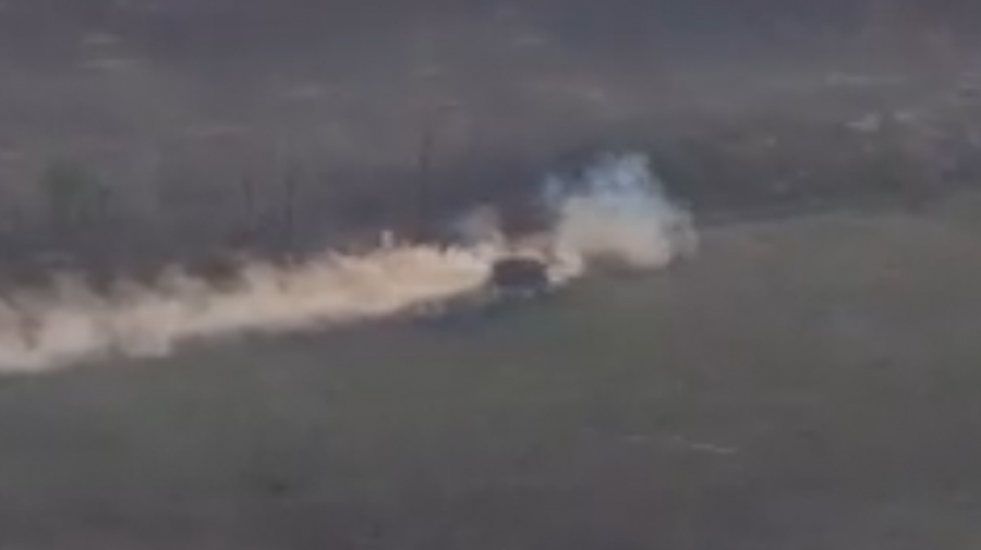 Απίστευτος ηρωισμός - Ρωσικό τανκ ανοίγει τον δρόμο για το πεζικό περνώντας μέσα από ναρκοπέδιο (vid)