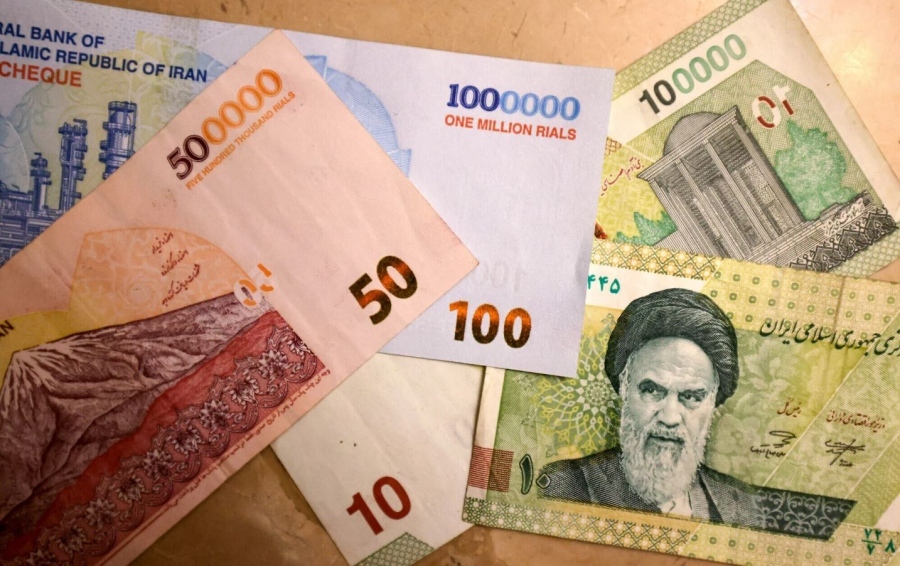 Ιστορικό χαμηλό για το ιρανικό ριάλ, ξεπερνά τα 2,2 εκατ. ανά δολάριο