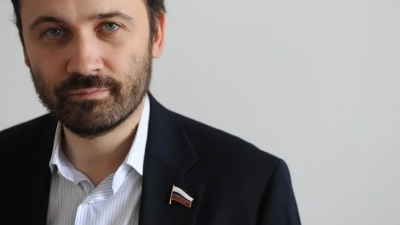 Ilia Ponomarev: Πτώση του Putin προβλέπει ο πρώην αντιπρόεδρος της Yukos Oil