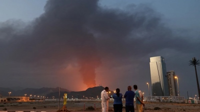 Σοκ και δέος: Οι Ιρανοί πυρπόλησαν την αμερικανική χαλυβουργία στο Abu Dhabi και το βιομηχανικό σύμπλεγμα Al Hadd