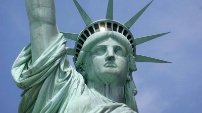 Γάλλος ευρωβουλευτής ζητά το Άγαλμα της Ελευθερίας πίσω – «Δεν το αξίζουν οι Αμερικανοί»