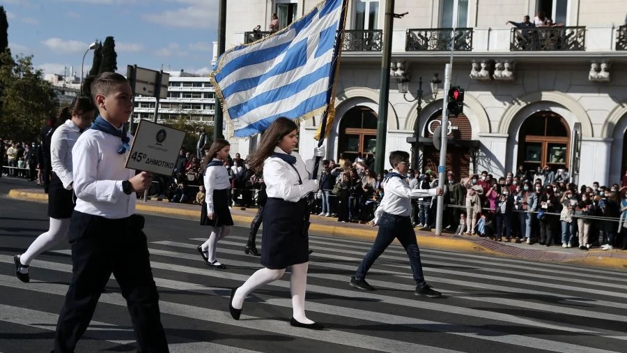 Παρέλαση 25ης Μαρτίου: Ποιοι θα φορούν μάσκα και ποιοι όχι – Η ανακοίνωση του υπουργείου Υγείας