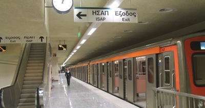 Μετρό Μοναστηράκι: Γυναίκα ψέκασε με σπρέι πιπεριού μέσα σε... βαγόνι