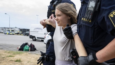 Σουηδία: Παραπέμπεται σε δίκη για ανυπακοή προς την αστυνομία η Greta Thunberg