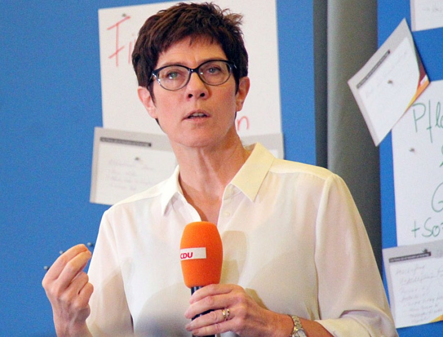 Karrenbauer (υπουργός Άμυνας Γερμανίας): Η ΕΕ χρειάζεται τη βοήθεια ΗΠΑ και ΝΑΤΟ για την ασφάλειά της