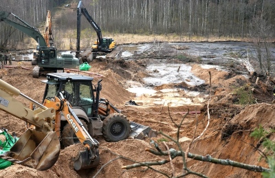 Η μοίρα των Αμερικανών στρατιωτών στη Λιθουανία αποκαλύφθηκε - Το τεθωρακισμένο ανασύρθηκε από τον βάλτο 6 μέρες μετά