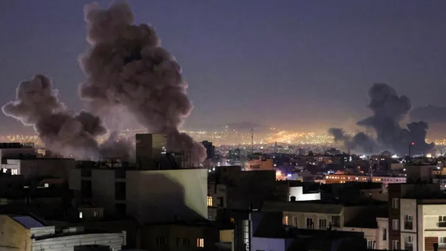 Καταιγισμός πληγμάτων  - Δύο νέες ισχυρές εκρήξεις συγκλόνισαν την Τεχεράνη