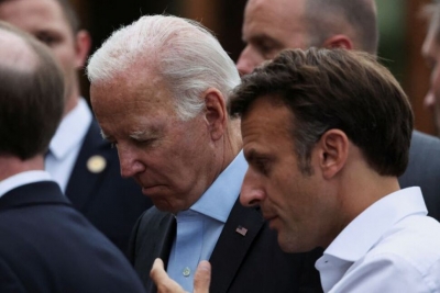 Macron σε Biden: Τα ΗΑΕ και η Σαουδική Αραβία μπορούν μετά βίας να αυξήσουν την παραγωγή πετρελαίου