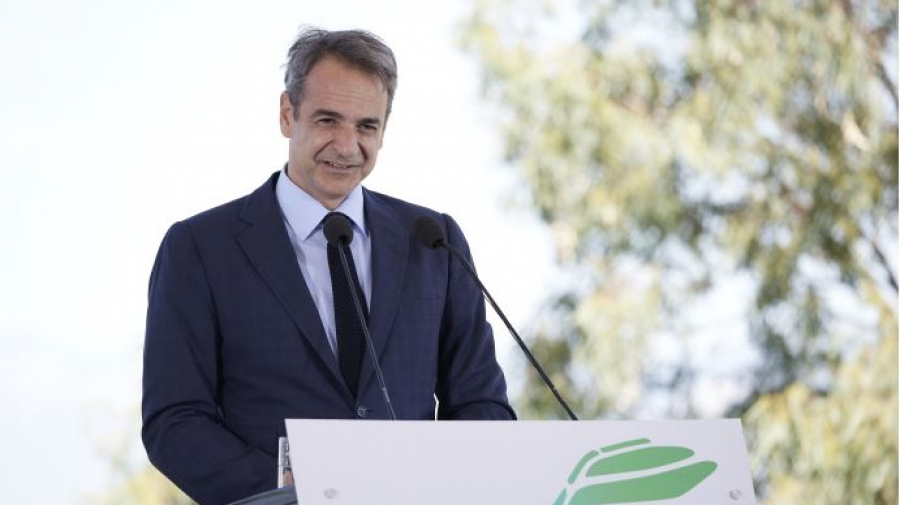 Στην τελετή υπογραφής συμφωνίας μεταξύ Εκκλησίας και ΤΑΙΠΕΔ για την αξιοποίηση έκτασης στο Σχιστό ο Μητσοτάκης