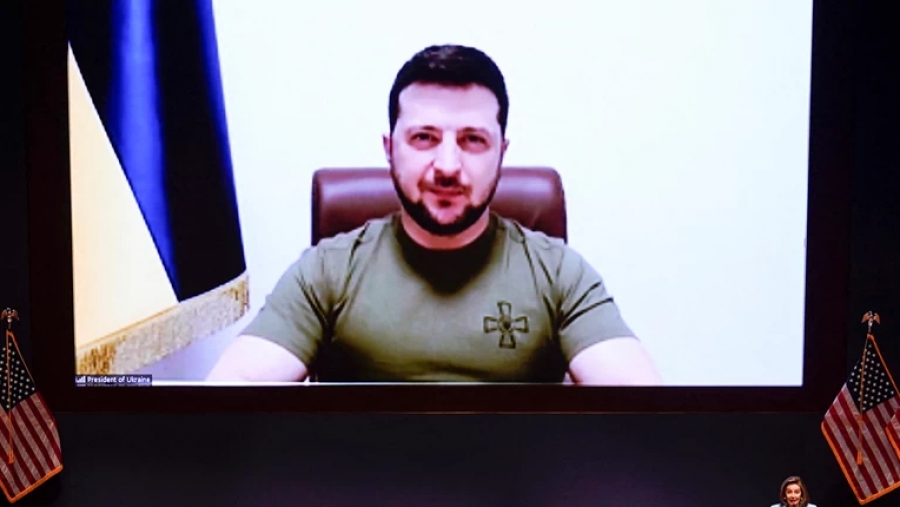 Ανάρπαστη η μπλούζα του Zelensky στο Internet - Εκτινάχτηκαν οι παραγγελίες - Πόσο κοστίζει;