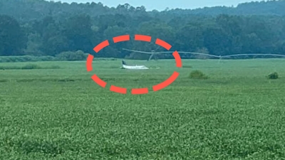 ΗΠΑ: Τέλος στο θρίλερ – Σε χωράφι προσγειώθηκε το αεροσκάφος, που θα έπεφτε σε υποκατάστημα της Walmart
