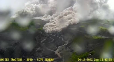 Ινδονησία: Η έκρηξη του ηφαιστείου Σεμερού εκτοπίζει 2.000 κατοίκους