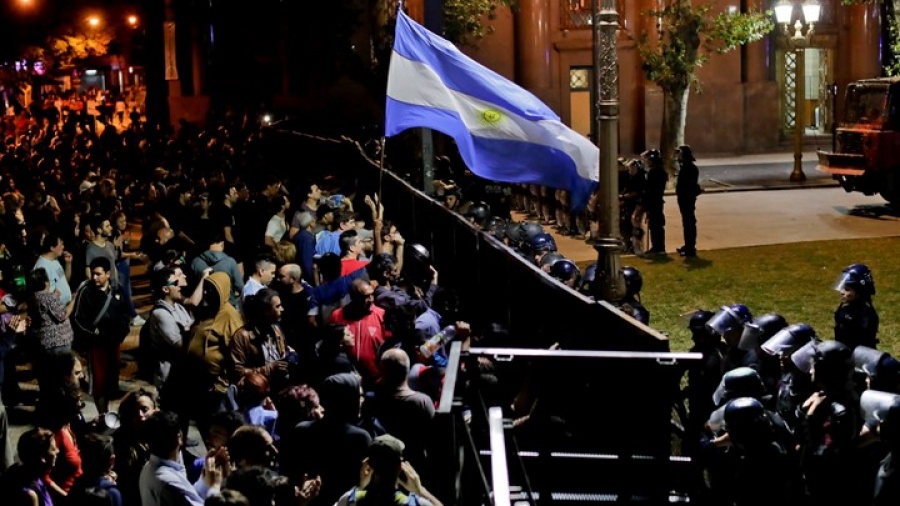 Οχι σε νέο πακέτο λιτότητας με τη συμμετοχή του ΔΝΤ λένε οι Αργεντινοί - Μαζικές διαδηλώσεις στο Μπουένος Άιρες