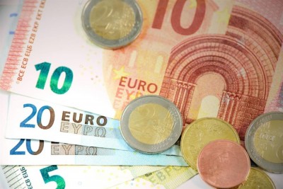 Το δυνατό ευρώ πρόβλημα για την ευρωπαϊκή οικονομία, εντείνονται οι αποπληθωριστικές πιέσεις