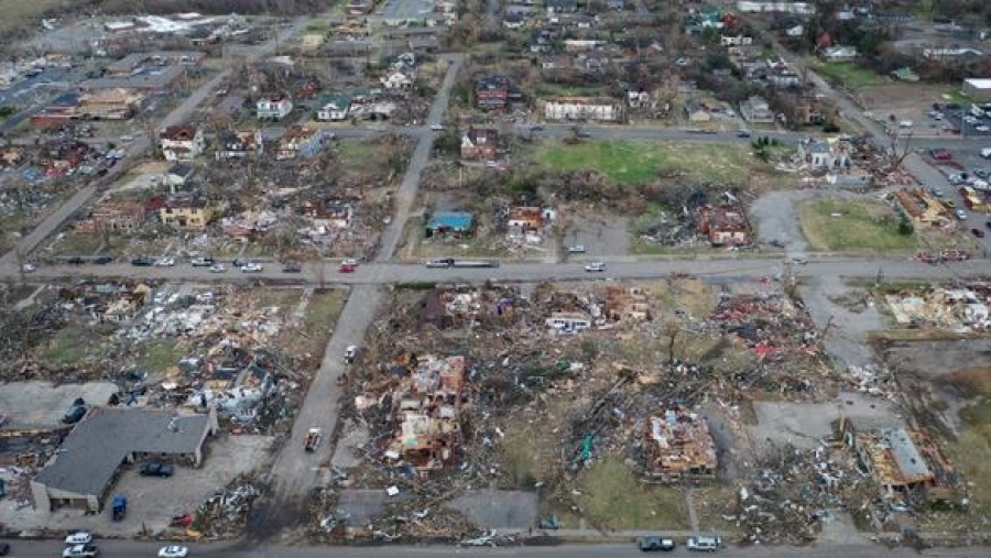 ΗΠΑ: Θα ξεπεράσουν τους 100 οι νεκροί από τους ανεμοστρόβιλους- Σε κατάσταση έκτακτης ανάγκης το Κεντάκι, εικόνες καταστροφής