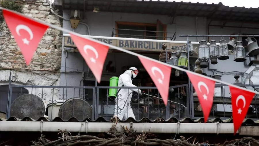 Σαρώνει η Omicron στην Τουρκία: Νέο αρνητικό ρεκόρ με πάνω από 66.000 μολύνσεις