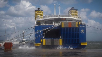 Δεμένα τα πλοία στα λιμάνια της χώρας λόγω της κακοκαιρίας