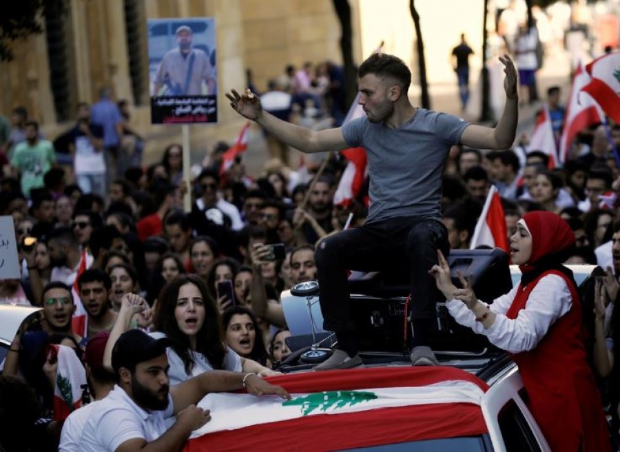 Στο χάος βυθίζεται ο Λίβανος, νεκρός διαδηλωτής - Το bank run φοβούνται οι τράπεζες