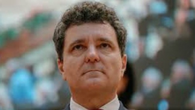 Agora (ΜΜΕ Ρουμανίας): Διαδηλωτές αποδοκίμασαν τον Ρουμάνο Πρόεδρο Nikushor Dan, το οποίο φυγάδευσαν