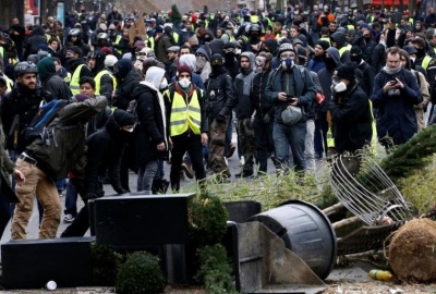 Βίαιες συγκρούσεις αστυνομικών - διαδηλωτών στο Παρίσι