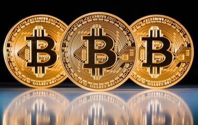 Tο bitcoin ξεπέρασε τα 12.000 δολ. για πρώτη φορά - Στα 203 δισ. δολ. η κεφαλαιοποίηση