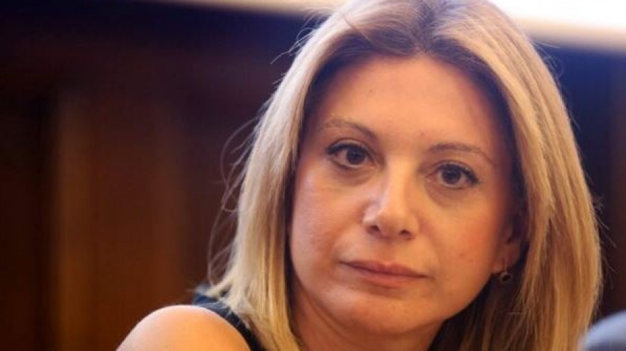 Αναβρασμός στην πολιτική σκηνή με την Καρυστιανού - Τέλος στα σενάρια για νέο κόμμα ...αλλά κάτι περιμένει