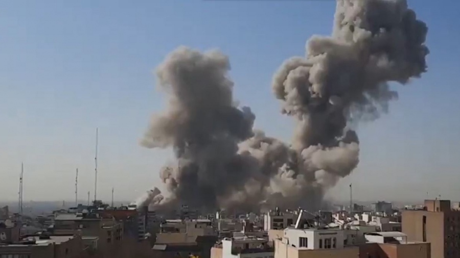 Χτυπήθηκαν 30 στόχοι σε όλο το Ιράν - Τεχεράνη σε Ισραήλ: Θα σας συντρίψουμε!