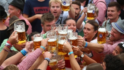 Γερμανία: Κατέρρευσε σε ιστορικό χαμηλό η κατανάλωση μπύρας το 2020, λόγω κορωνοϊού