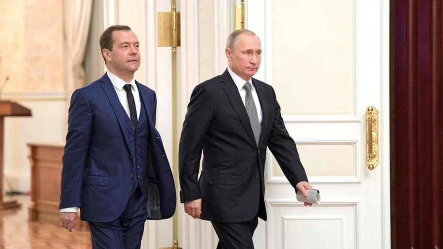 Το Κρεμλίνο διαψεύδει ότι Putin και Medvedev εγκατέλειψαν τη Μόσχα για την Αγία Πετρούπολη
