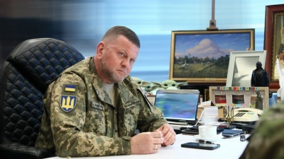 Σάλος στην Ουκρανία - Ο Zaluzhny διαψεύδει ότι θα κατέβει στις εκλογές αλλά δεν πείθει κανέναν