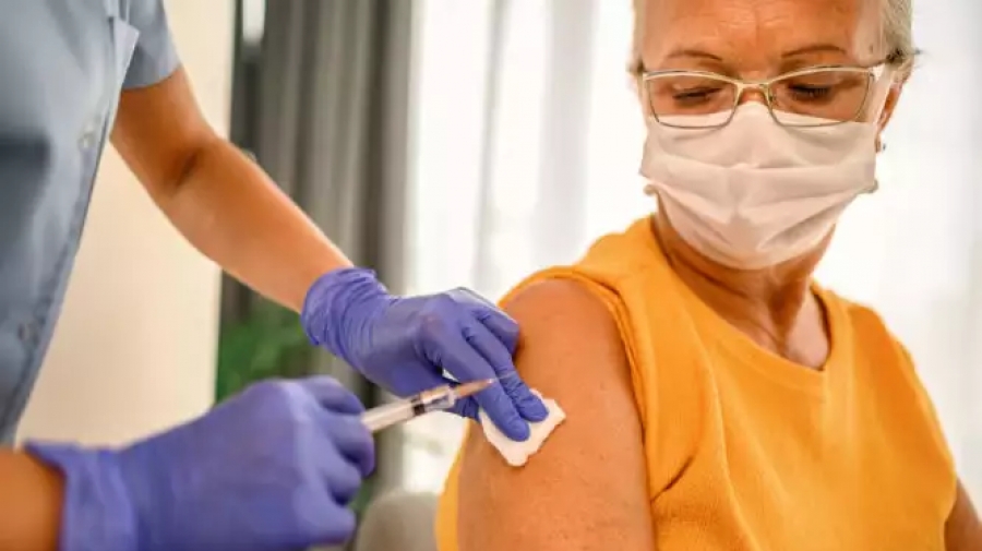 Αναβάλλονται οι εμβολιασμοί σε Αττική και Εύβοια λόγω της κακοκαιρίας - Η ανακοίνωση από το υπουργείο Υγείας