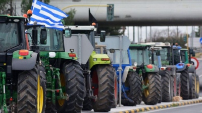 Οργισμένοι οι αγρότες με την κυβέρνηση - Έκοψαν τη χώρα στα δύο - Νέα μπλόκα μετά τα επεισόδια και τις 3 συλλήψεις