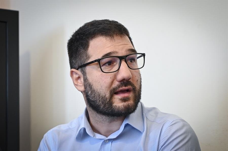 Ηλιόπουλος: Ο Μητσοτάκης έχει πετάξει λευκή πετσέτα, έχει συνθηκολογήσει με την πανδημία