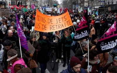 Γαλλία: Σε απεργιακό κλοιό ο Macron με αιχμή το συνταξιοδοτικό