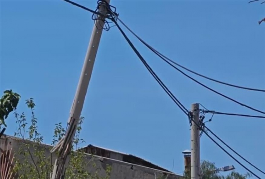 Έτοιμη να πέσει κολώνα ηλεκτροδότησης στον Υμηττό... Διακοπή κυκλοφορίας των οχημάτων