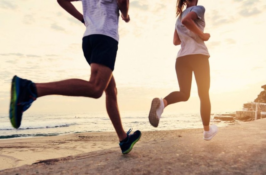 Μελέτη προειδοποιεί πως δύο μέτρα δεν επαρκούν για την προφύλαξη όσων κάνουν τζόκινγκ ή ποδήλατο