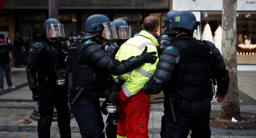 Η Ύπατη Αρμοστεία καταδικάζει τις αστυνομικές βιαιότητες κατά των «Κίτρινων Γιλέκων»