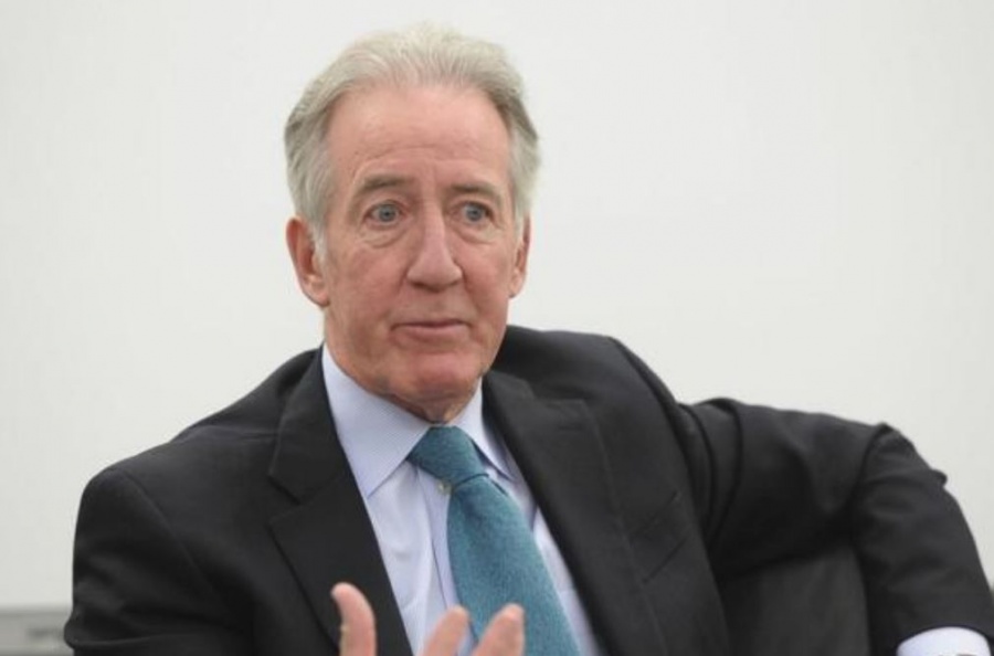 Neal (ΗΠΑ): Το ζήτημα των ιρλανδικών συνόρων μπορεί να θέσει σε κίνδυνο την εμπορική συμφωνία με την ΕΕ