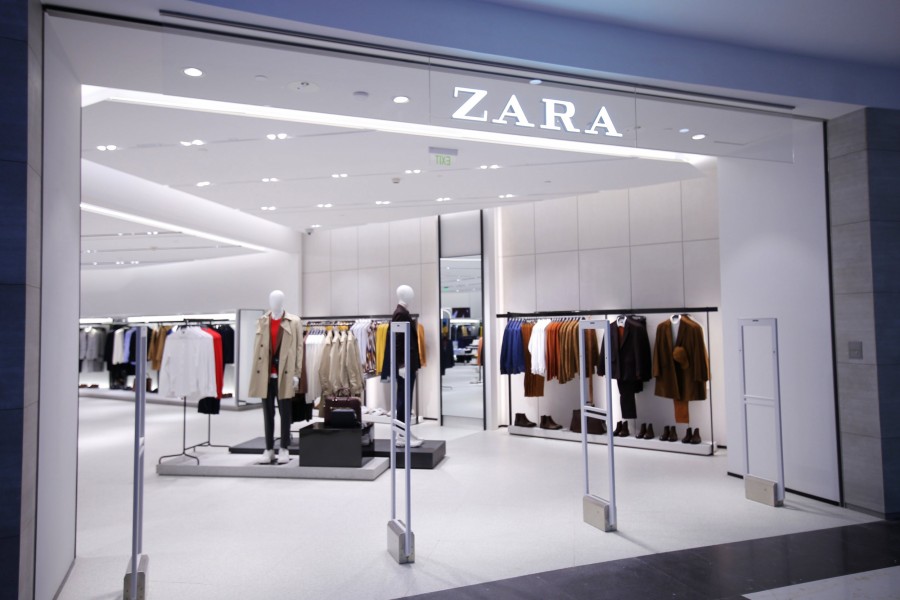 Zara: «Λουκέτο» σε 1.200 καταστήματα παγκοσμίως - Στροφή στις διαδικτυακές πωλήσεις