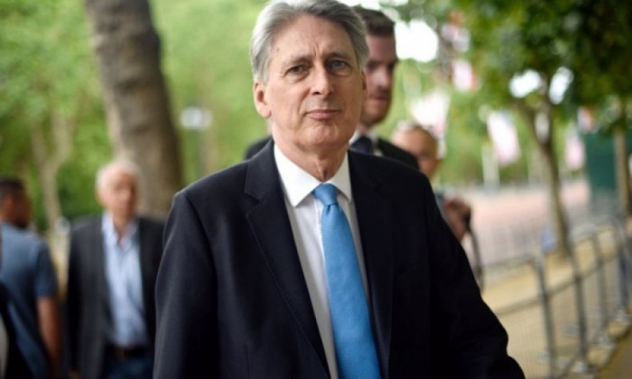 Hammond (Βρετανία): Το κοινοβούλιο έχει τη δυνατότητα να μπλοκάρει το no deal Brexit